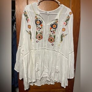 Boho floral embroidered bell sleeve top size 18/20
